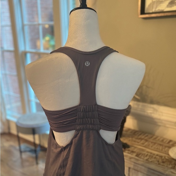 Lululemon Scoop Neck Tank Luon- Bali Breeze Mesh T-back 8, built in bra - gray - Picture 2 of 2